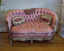 Dr. Soter&#039;s Pink Couch, Chicago, 1976, digital chromogenic print